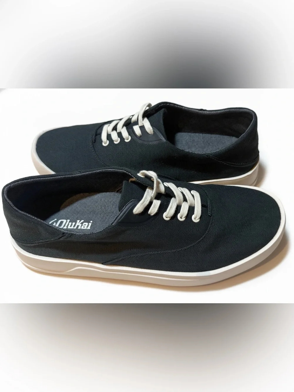 OluKai Men’s Tradewind Sneakers in Black, Size 8.5, Brand New